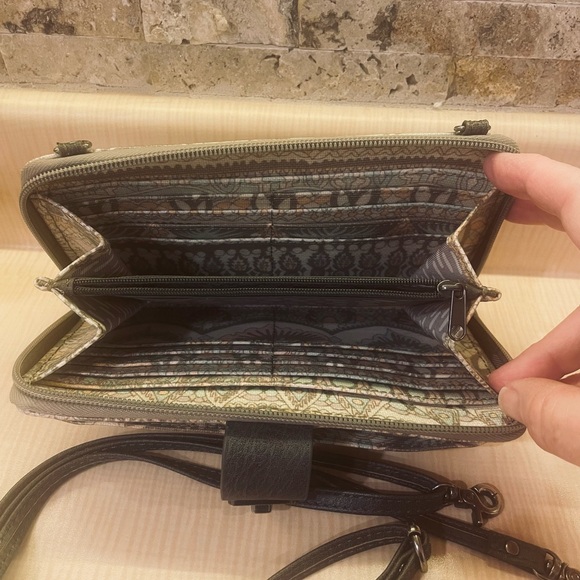 Sakroots crossbody wallet - Picture 6 of 8